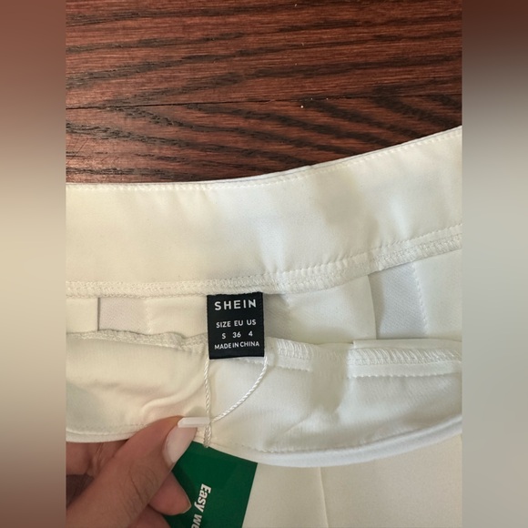 Pleated White Skirt - Picture 2 of 2